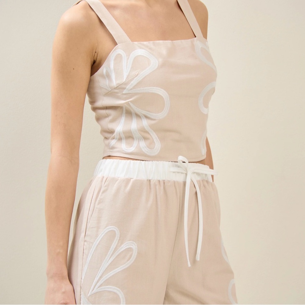Premium Boutique Floral Embroidered Linen/Cotton Set - Picture 2 of 5